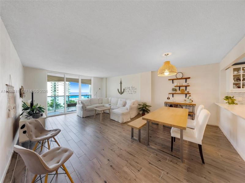 Condo for sale at Hallmark of Hollywood 817
