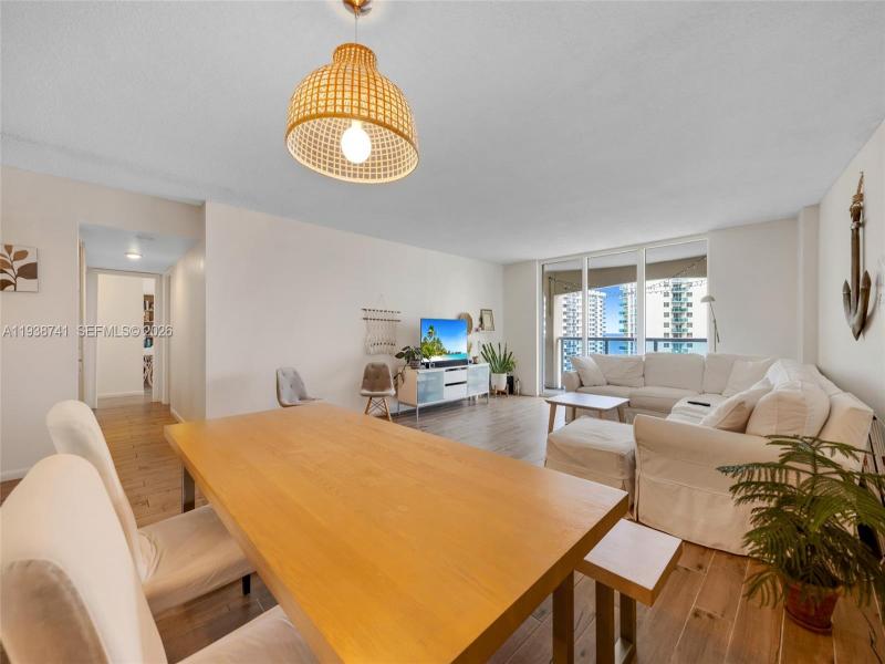 Condo for sale at Hallmark of Hollywood 817