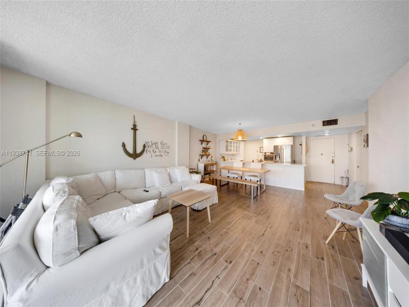 Condo for sale at Hallmark of Hollywood 817
