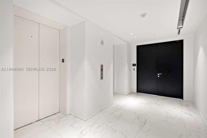 Comprar apartamento en One Thousand Museum TH1201