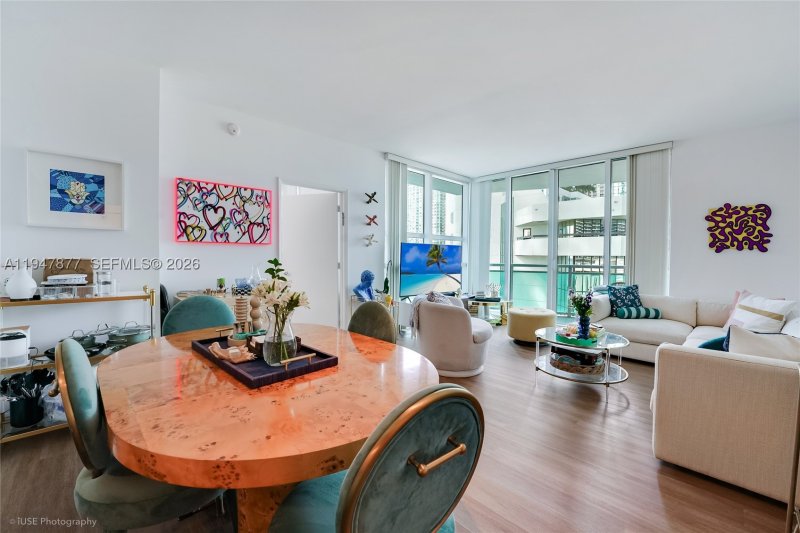 Comprar apartamento en The Plaza Tower II 1110
