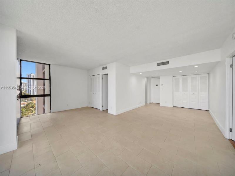 Comprar apartamento no Coronado I 1232