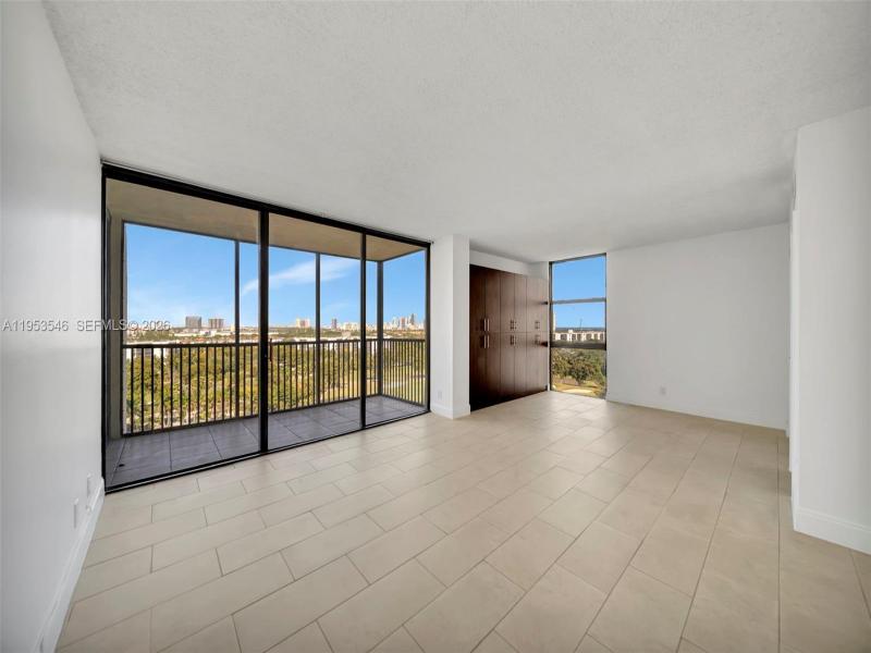 Comprar apartamento no Coronado I 1232
