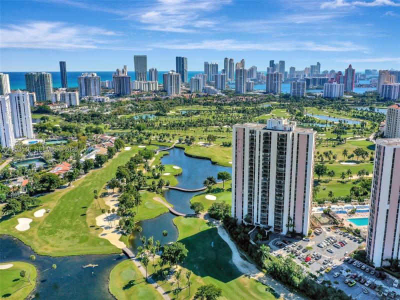 Comprar apartamento no Coronado I 1232