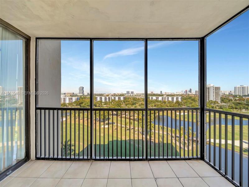 Comprar apartamento no Coronado I 1232