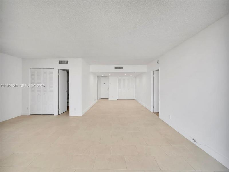 Comprar apartamento no Coronado I 1232
