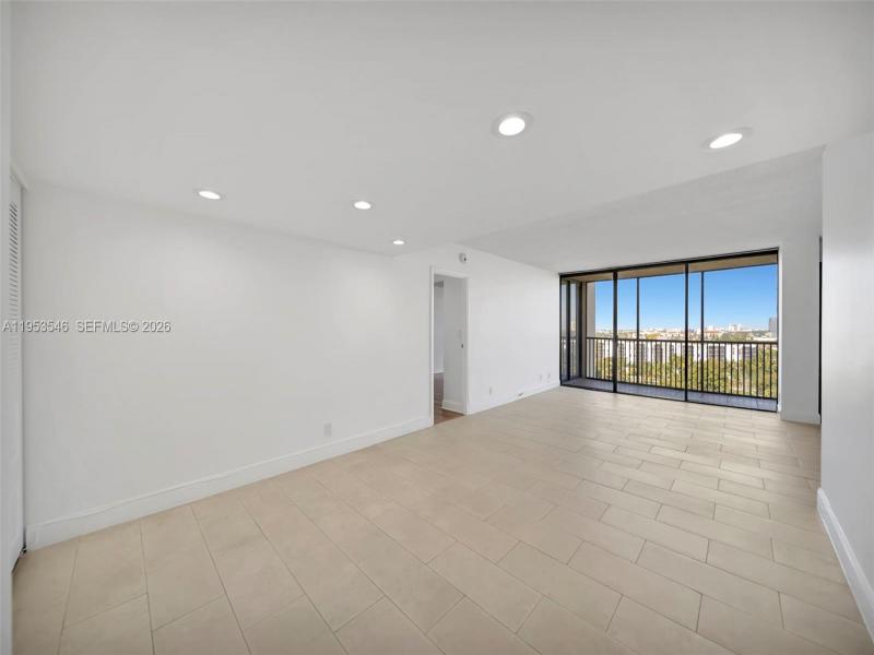 Comprar apartamento no Coronado I 1232