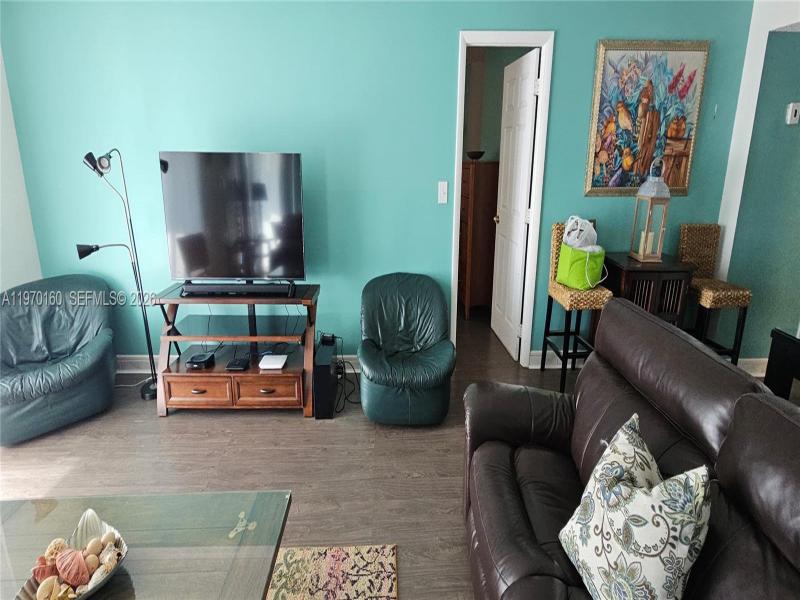 Condo for sale at Hallmark of Hollywood 322