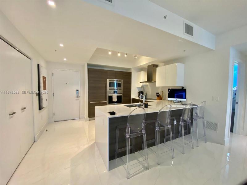 Comprar apartamento en Merrick Manor 701