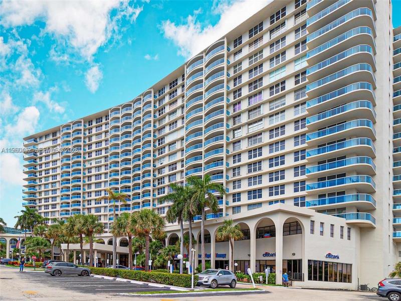 Condo for sale at Hallmark of Hollywood 508
