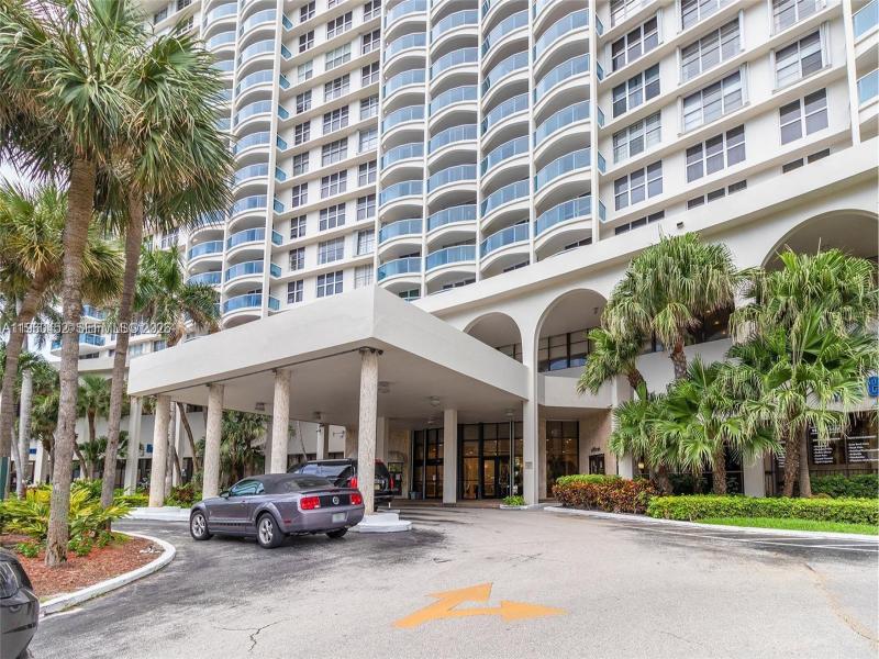 Condo for sale at Hallmark of Hollywood 508