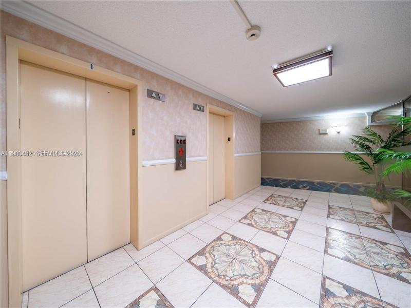 Condo for sale at Hallmark of Hollywood 508