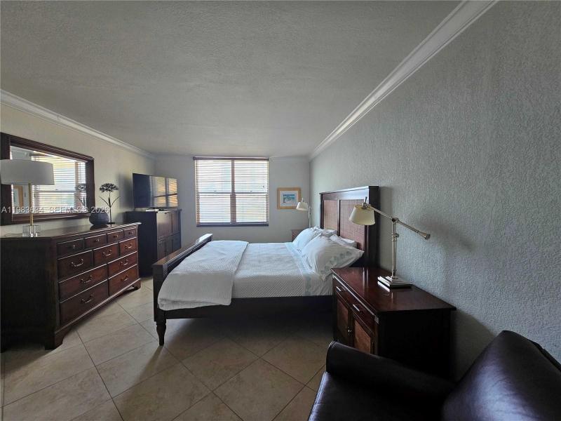 Aluguel de apartamento no The Wave Condo 411