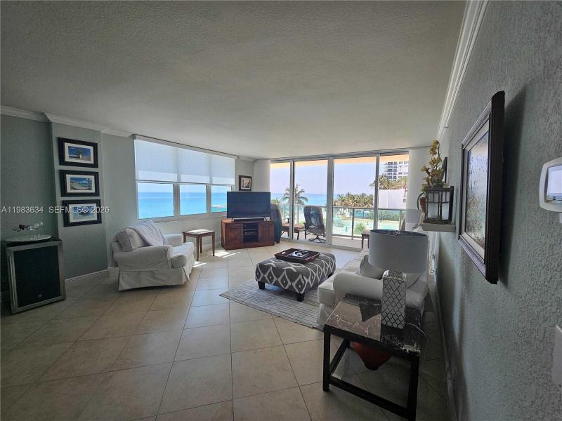 Aluguel de apartamento no The Wave Condo 411