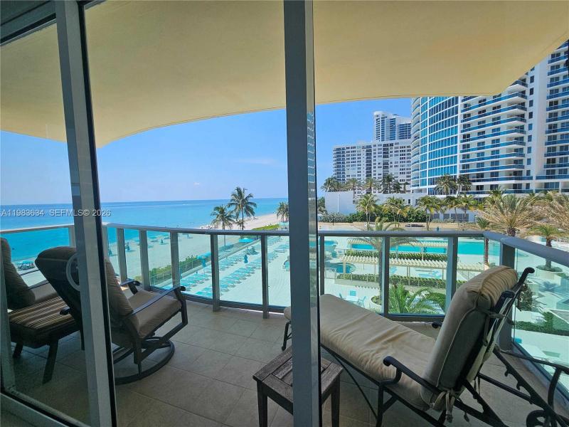 Aluguel de apartamento no The Wave Condo 411