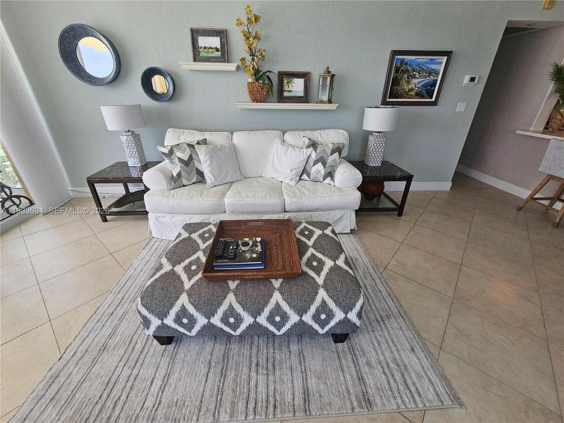 Aluguel de apartamento no The Wave Condo 411