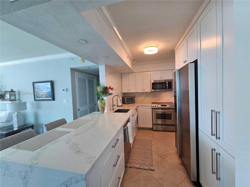 Aluguel de apartamento no The Wave Condo 411