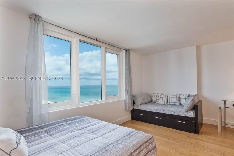Condo for sale at Roney Palace 1512