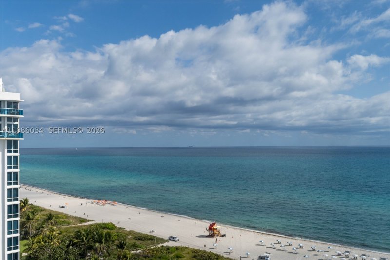 Condo for sale at Roney Palace 1512