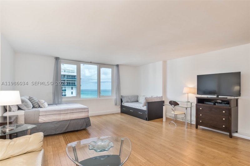 Condo for sale at Roney Palace 1512