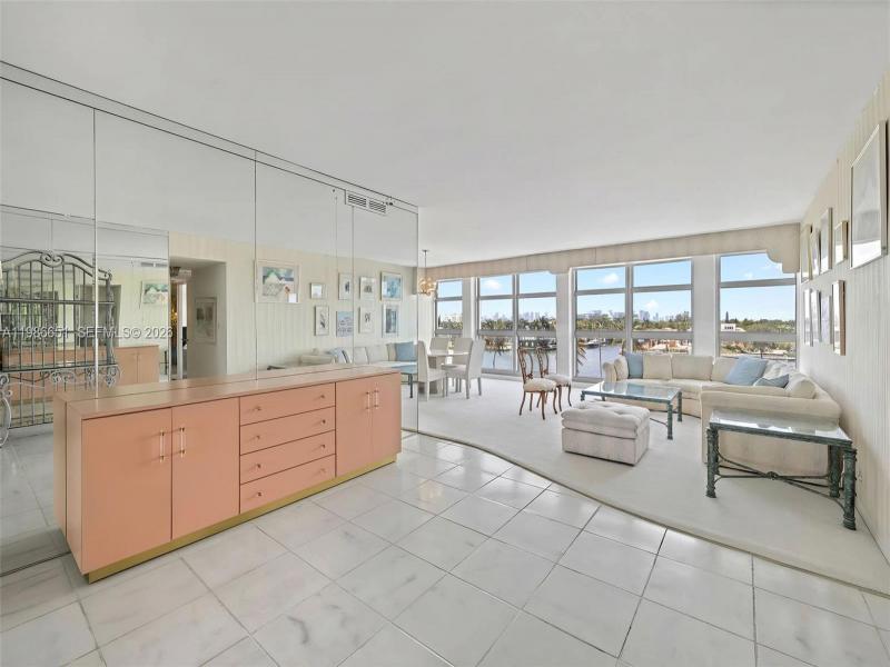 Comprar apartamento en Crystal House 5M