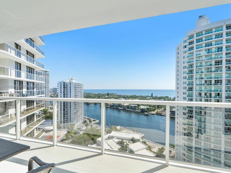 Condo for sale at Hamptons West 1712