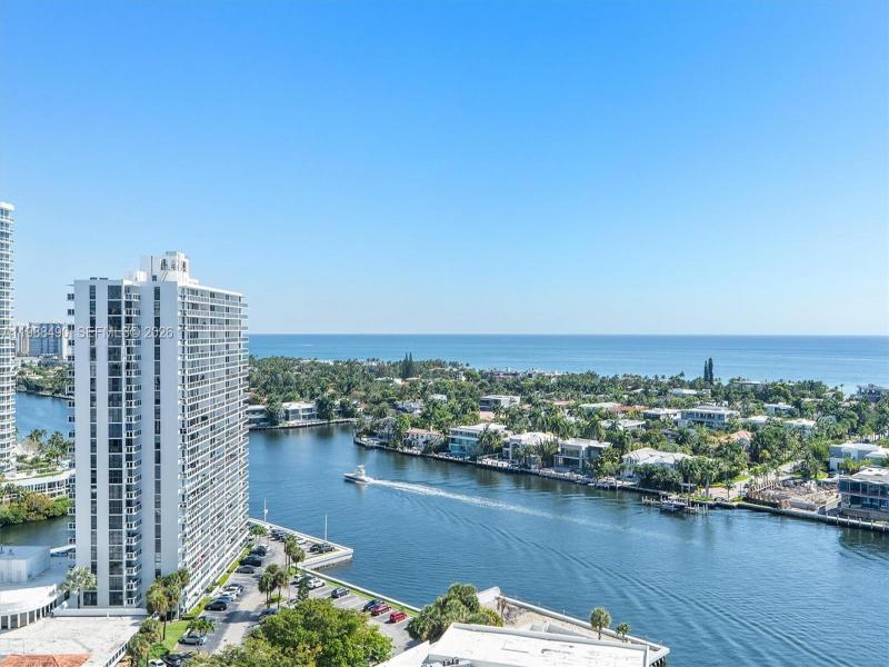 Condo for sale at Hamptons West 1712