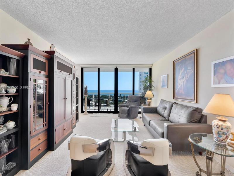 Condo for sale at Hamptons West 1712