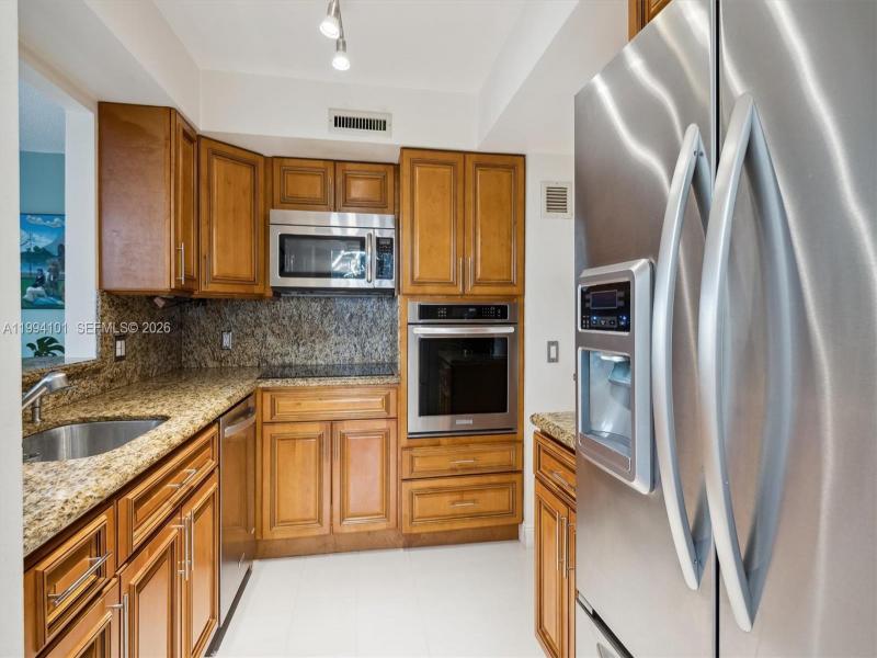 Condo for sale at Alexander Towers 201