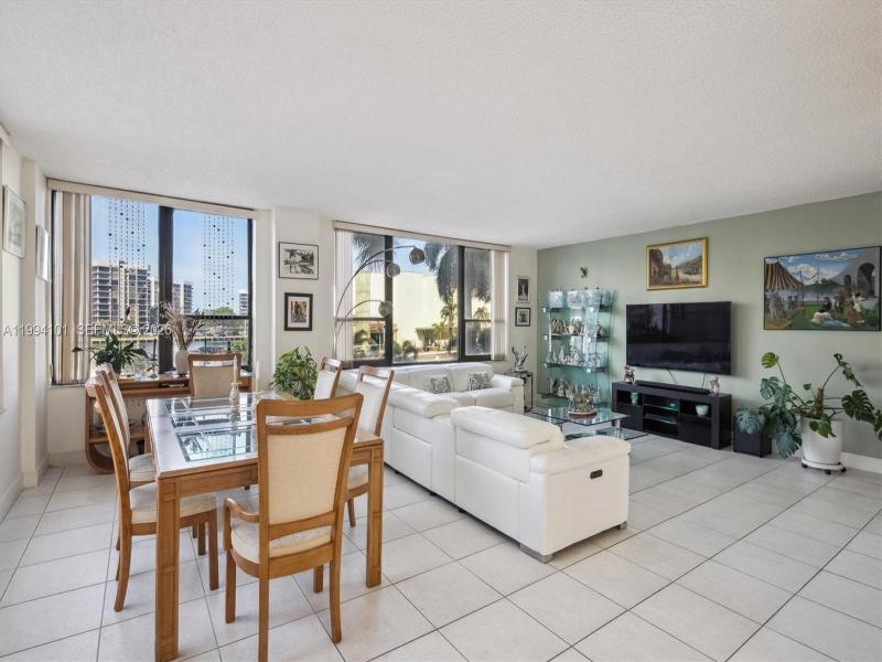 Condo for sale at Alexander Towers 201