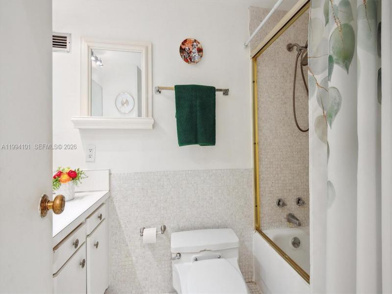 Condo for sale at Alexander Towers 201