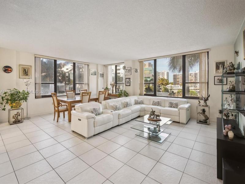Condo for sale at Alexander Towers 201