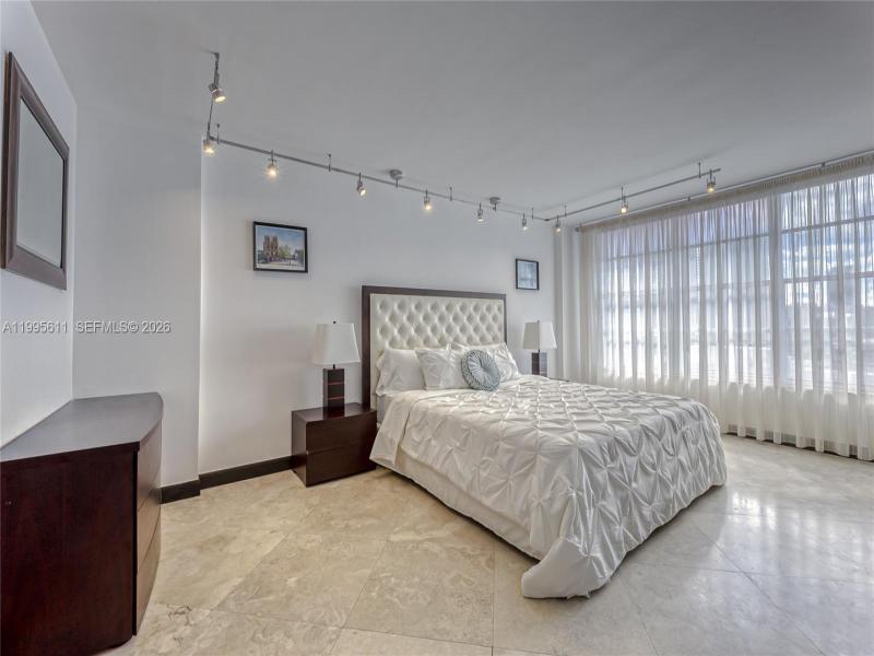 Condo for sale at Hallmark of Hollywood 1606