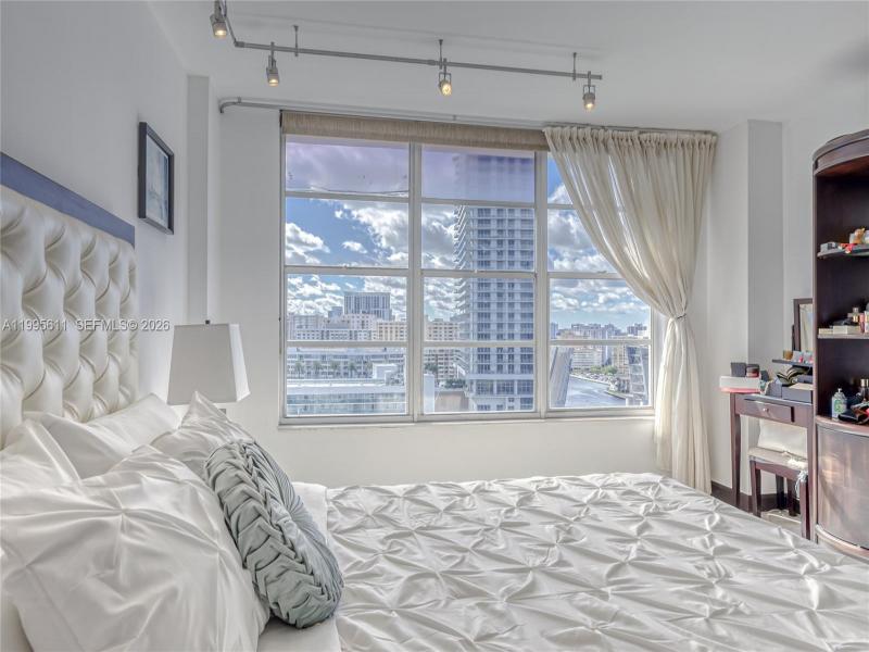 Condo for sale at Hallmark of Hollywood 1606