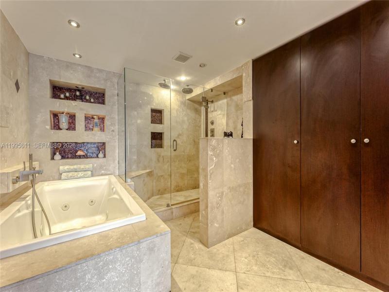 Condo for sale at Hallmark of Hollywood 1606