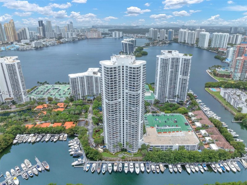 Condo for sale at Mystic Pointe 400 3001