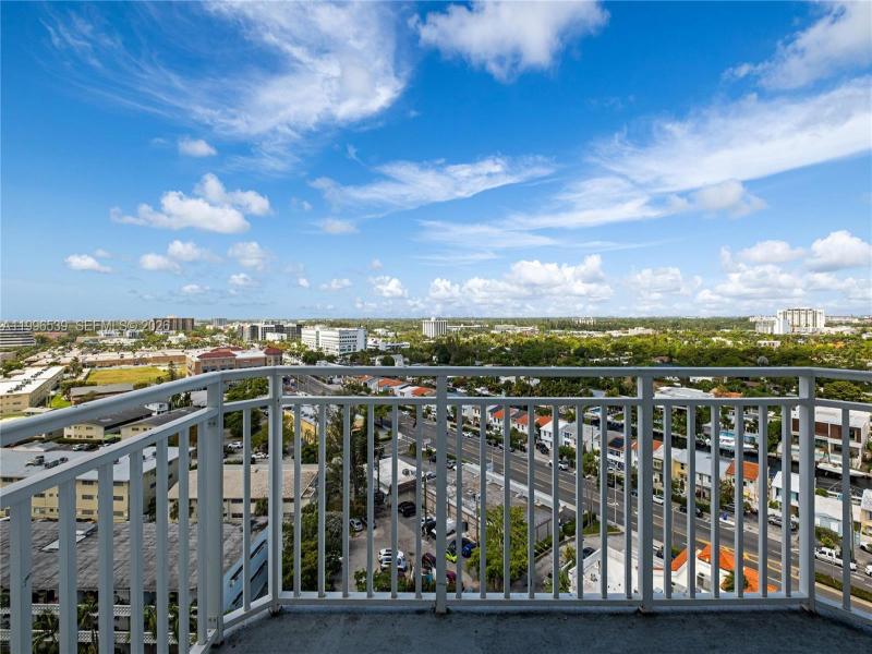 Comprar apartamento en Bayview Towers A1607