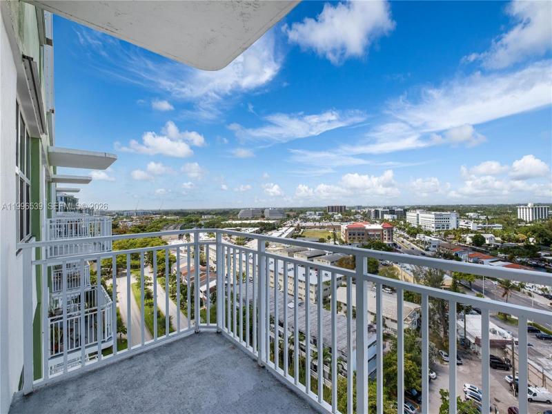 Comprar apartamento en Bayview Towers A1607