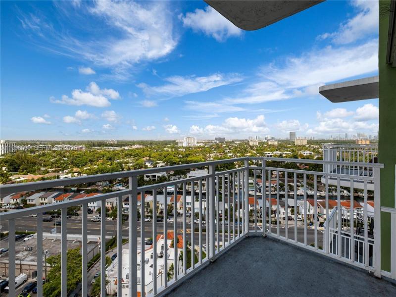 Comprar apartamento en Bayview Towers A1607