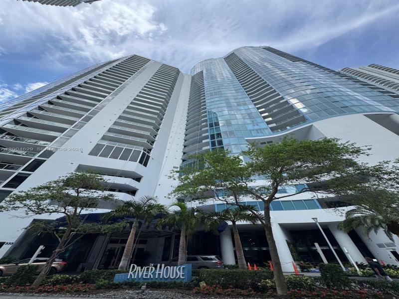 Las Olas River House Apt #304