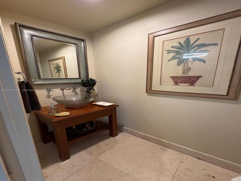 Condo for sale at Las Olas River House 304
