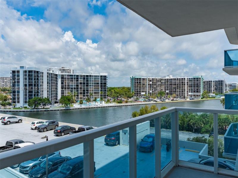 Condo for sale at Hallmark of Hollywood 522