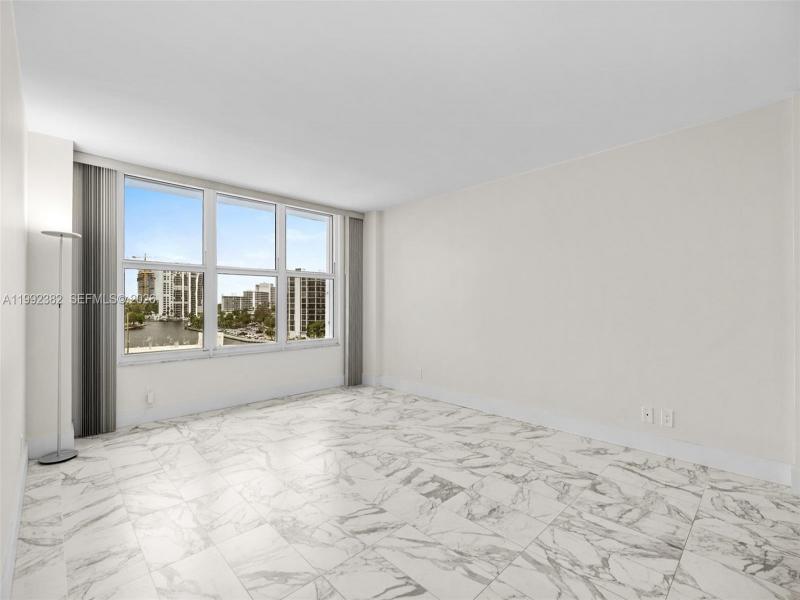 Condo for sale at Hallmark of Hollywood 522