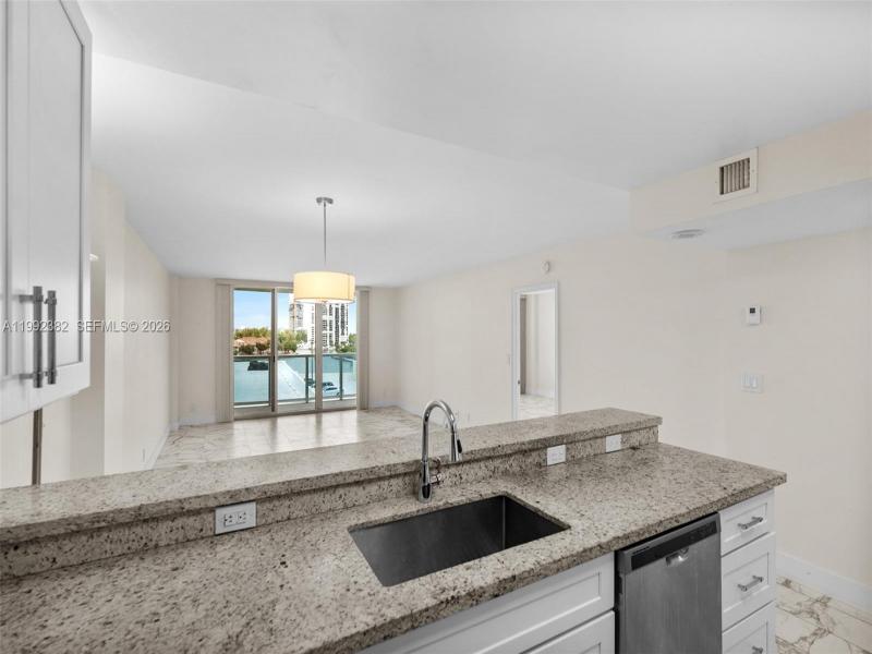 Condo for sale at Hallmark of Hollywood 522