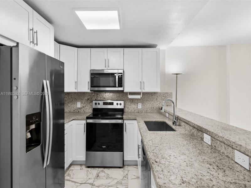 Condo for sale at Hallmark of Hollywood 522