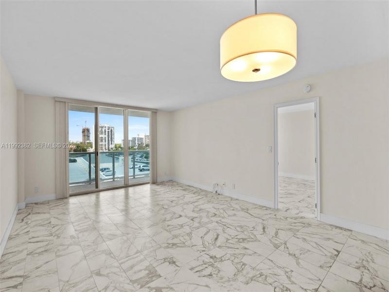 Condo for sale at Hallmark of Hollywood 522
