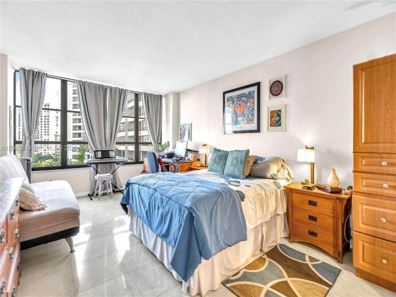 Condo for sale at Olympus Towers 618