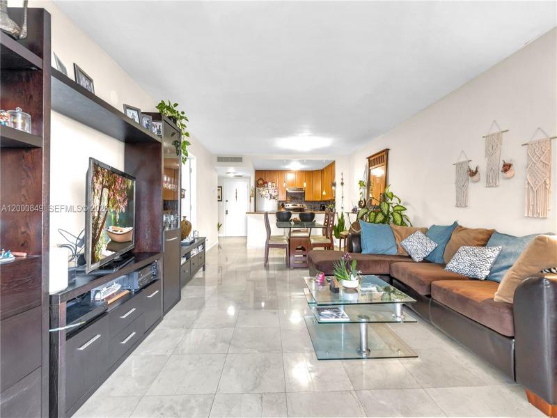 Condo for sale at Olympus Towers 618