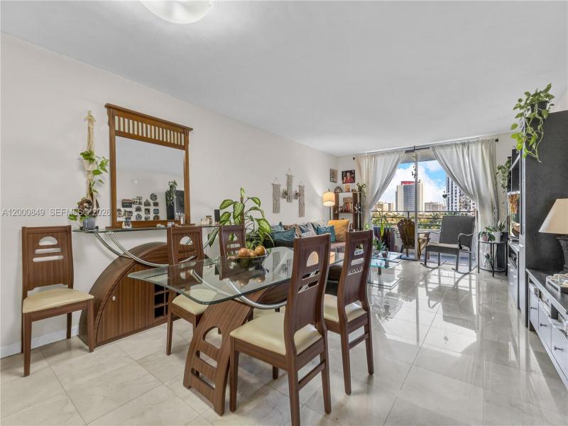 Condo for sale at Olympus Towers 618