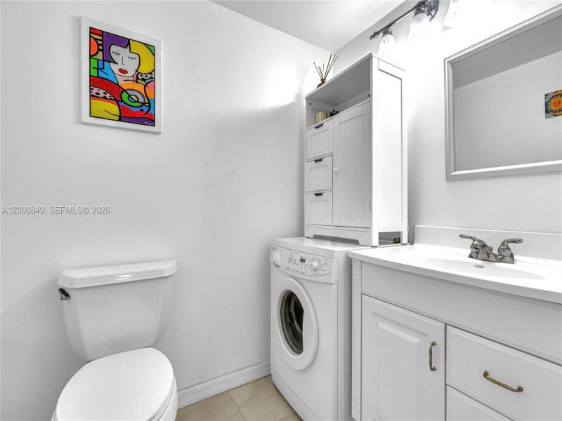 Condo for sale at Olympus Towers 618